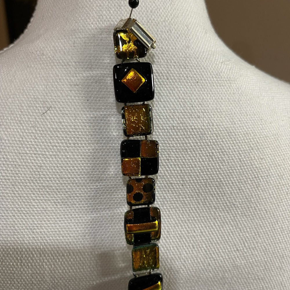 Glass bracelet in orange and black